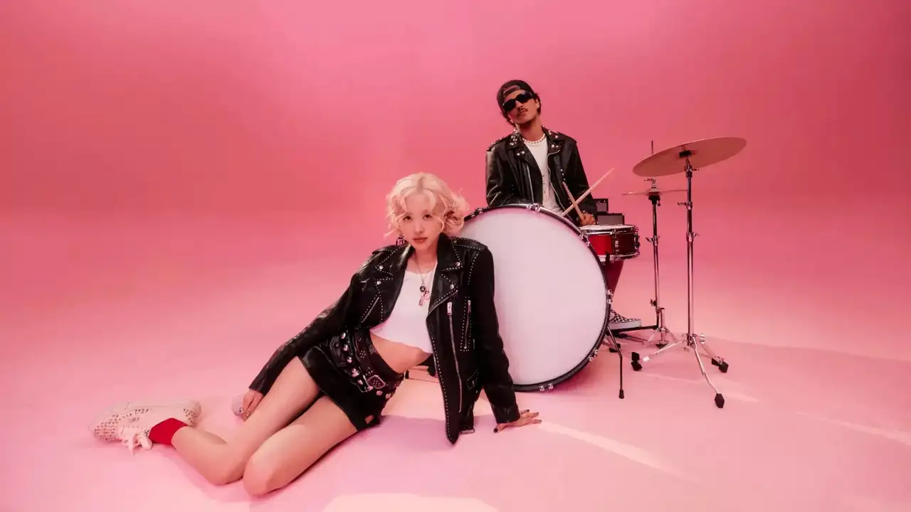 Rosé And Bruno Mars’ “APT.” Breaks 2025 Record For Fastest Asian MV To Hit 1.9 Billion Views